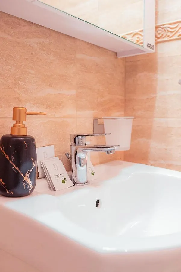 Pumpkin Spiced Suite With Own Parking And Office Setup Sofia