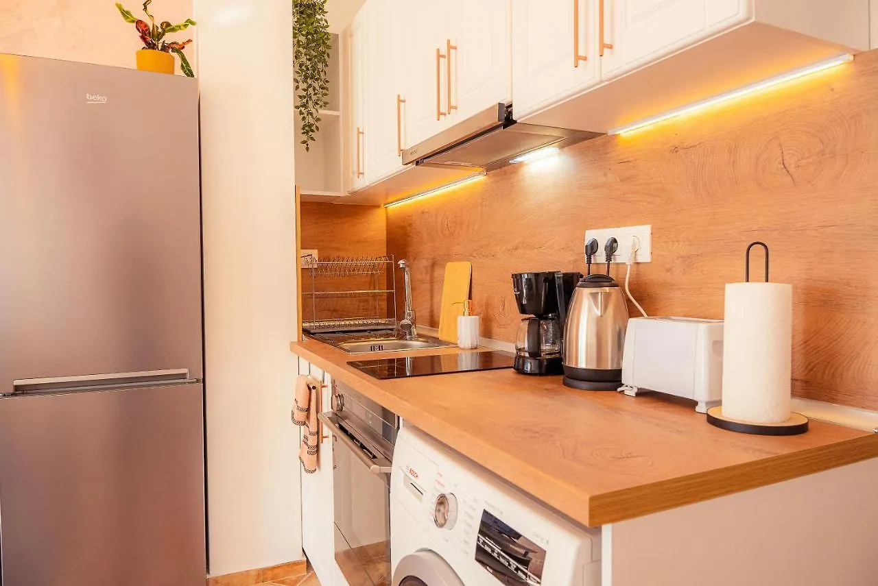 Pumpkin Spiced Suite With Own Parking And Office Setup Sofia